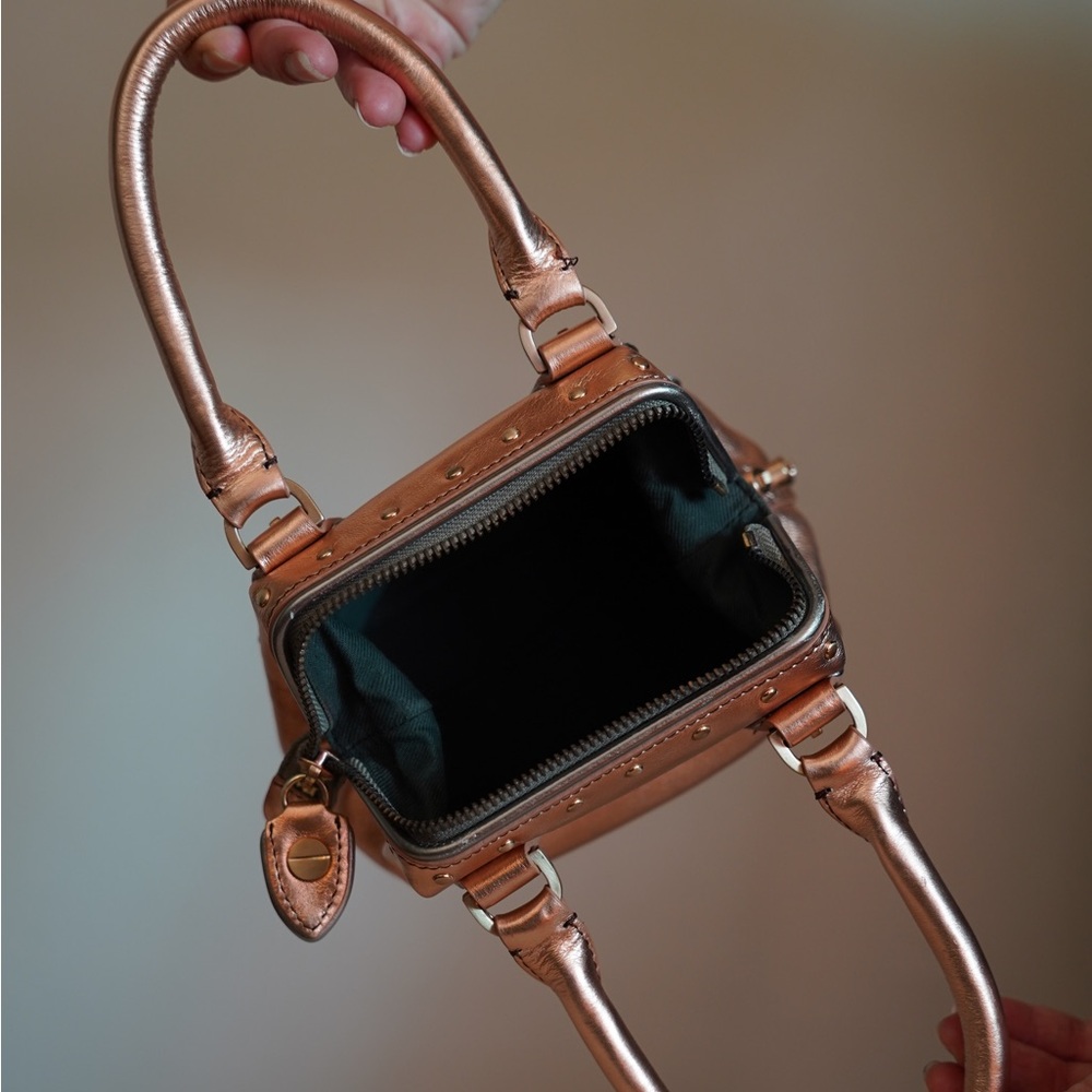 Chic Metallic Handbag - Picture 3 of 4